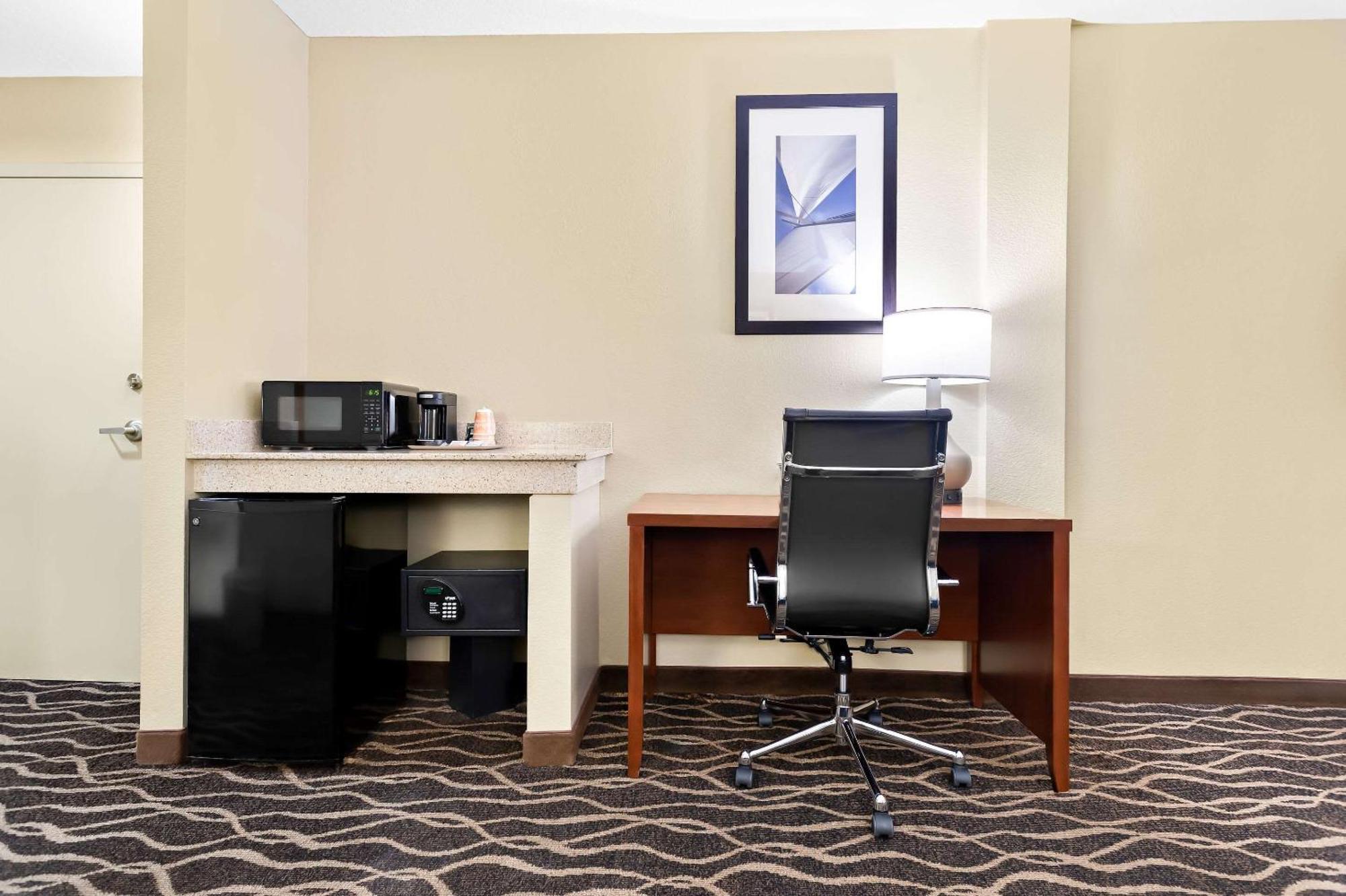 Comfort Suites Tampa Airport North Zewnętrze zdjęcie